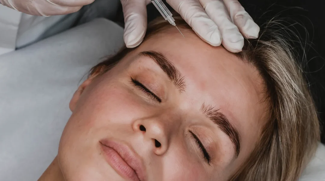 young-woman-getting-beauty-injection